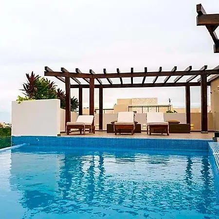 Spacious Penthouse With Pool